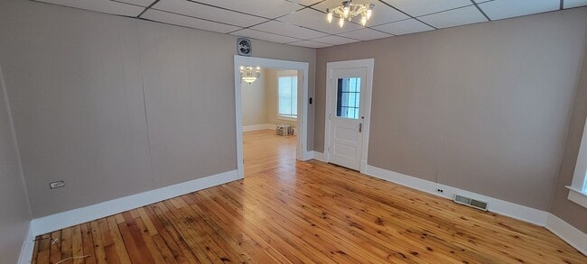 Building Photo - 325 N 3rd Ave