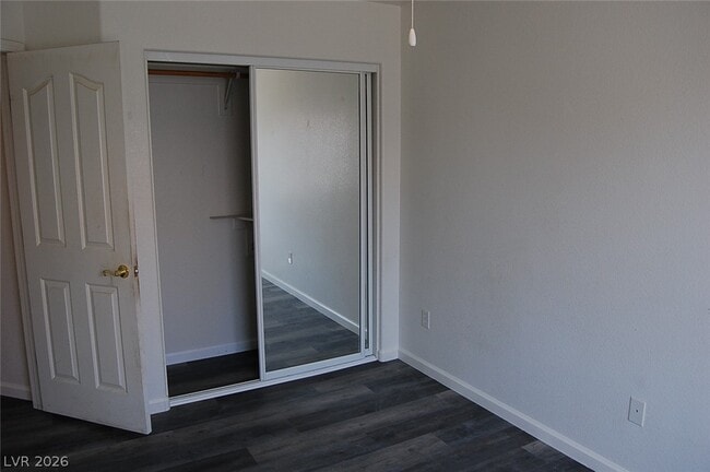 Building Photo - 4911 Ridgewood Dr