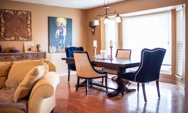 Building Photo - 1911 Shadow Bend Dr