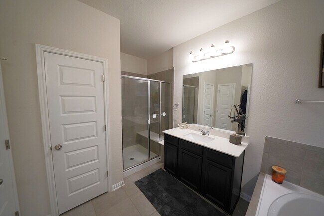 Building Photo - Gorgeous First-Time Rental in Saint Hedwig (SCUCISD) Rental Commission: $500