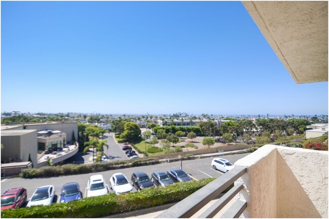 Building Photo - Villa Balboa Condo Available Now!