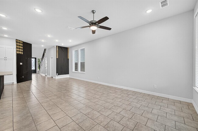 Building Photo - 6602 Albany Forest Ct