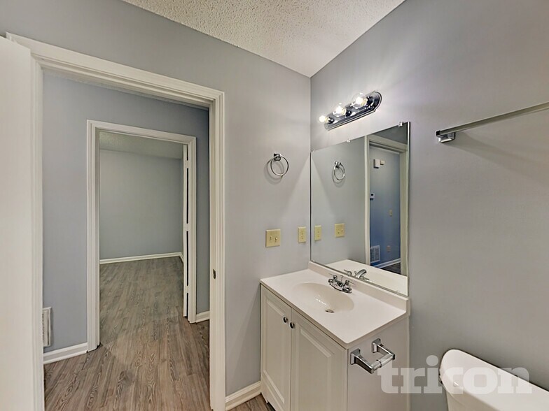 Building Photo - 305 Trowbridge Rd