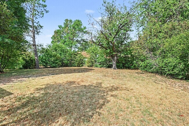 Building Photo - 5304 Westhaven Dr