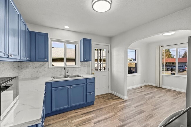 Building Photo - Well-Maintained Tacoma Brick home in Convenient Location