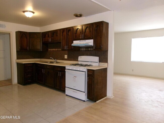 Building Photo - 8005 Edgemere Blvd