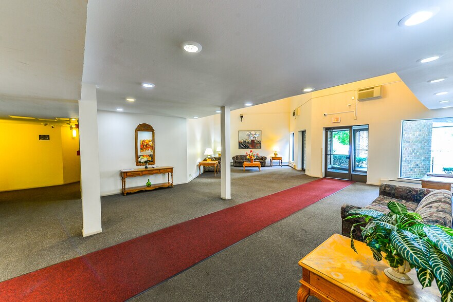Building Photo - 1475 Rebecca Dr