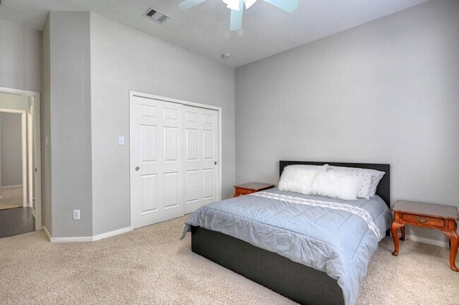 Building Photo - 7810 Oak Moss Dr