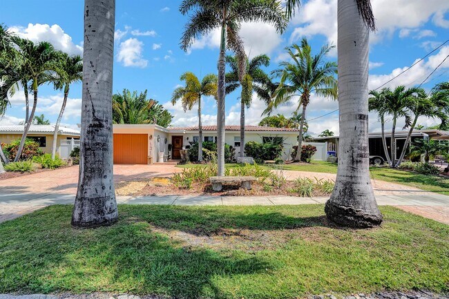 Building Photo - 131 SE 13th St