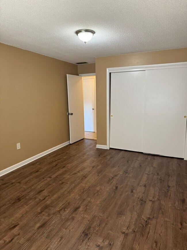 Building Photo - 1/1 Condo in Summit Village Casselberry