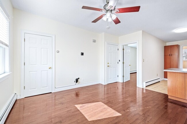 Building Photo - 11 Jones Pl