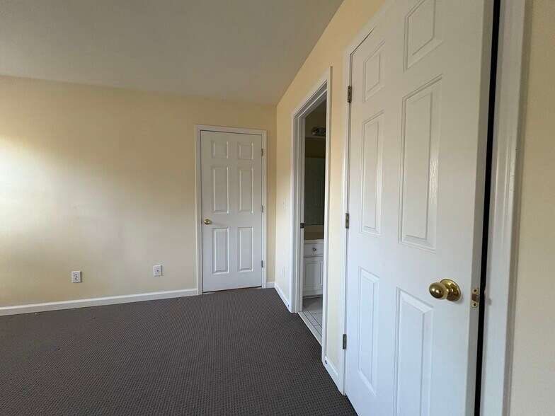 Building Photo - 1736 Brockett Rd