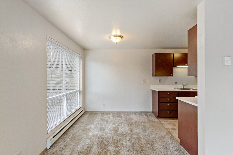 Building Photo - 12520 Roosevelt Way NE