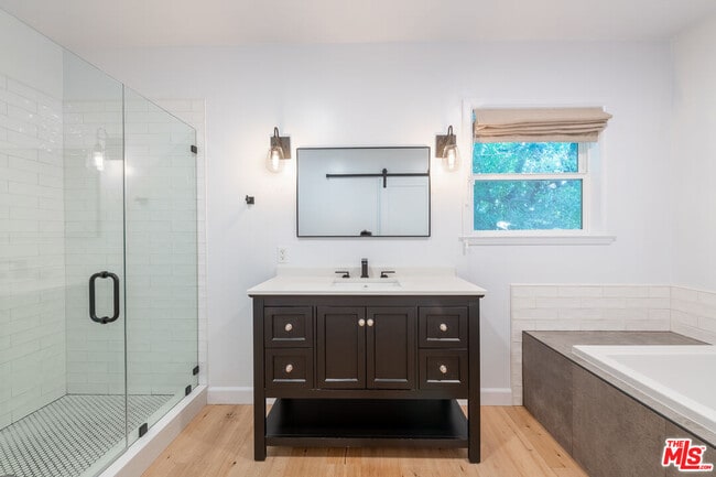 Building Photo - 5970 Balcom Ave