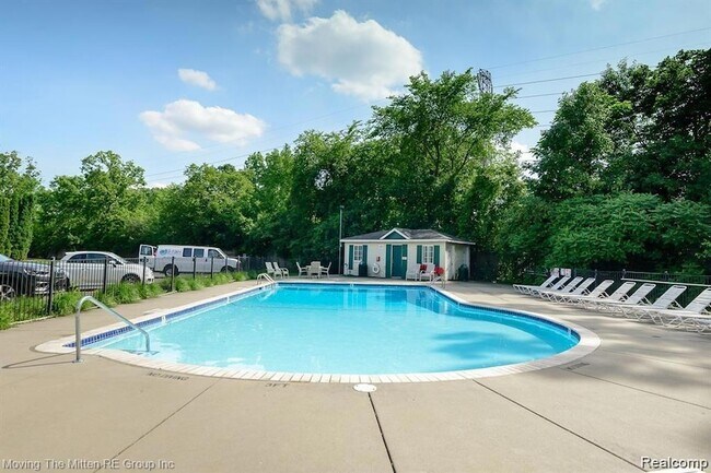 Building Photo - 487 N Eton St