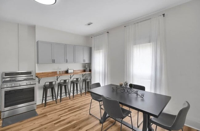 Building Photo - 521 E Water St