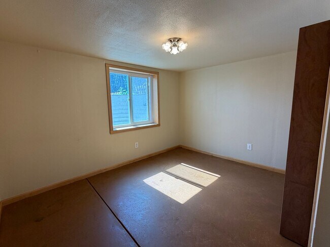 Building Photo - 348 La Escena Dr