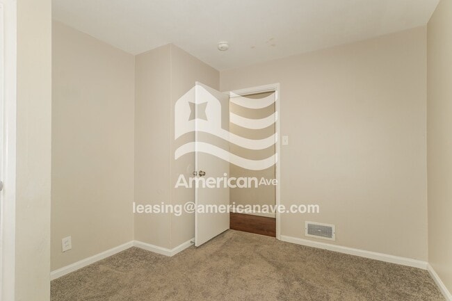 Building Photo - 221 Mc Alpine Dr