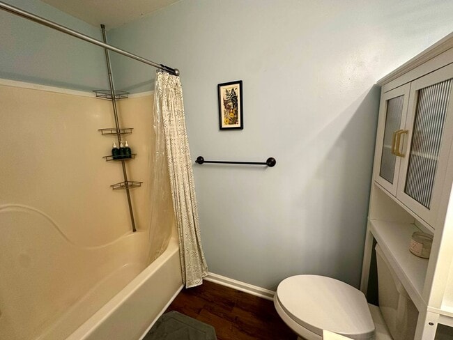 Building Photo - 1205 Woodbridge Dr