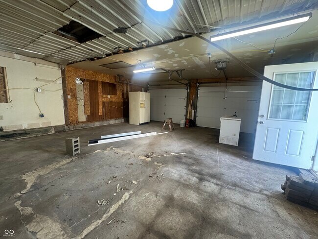 Building Photo - 308 S Range St