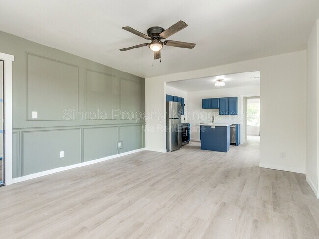 Building Photo - 814 W Hill St