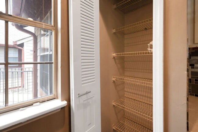 Building Photo - Charming 2BR Condo in Alpharetta