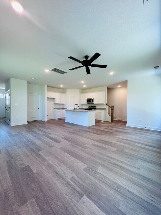 Building Photo - 1827 Bennett Vlg Dr