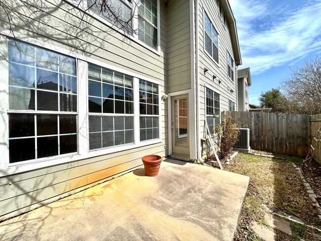 Building Photo - Charming 2 Bed 2.5 Bath Home With Patio In...