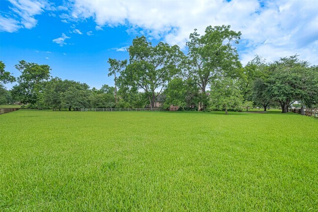 Building Photo - 3665 Maranatha Dr