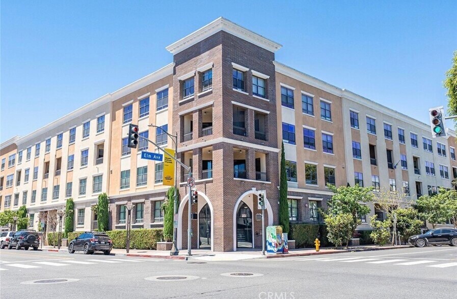 Building Photo - 395 E 4th St