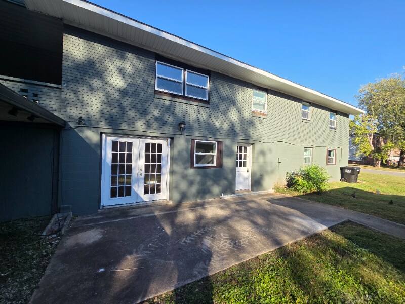 Building Photo - 2422-2424-2424 Tinnell Ct