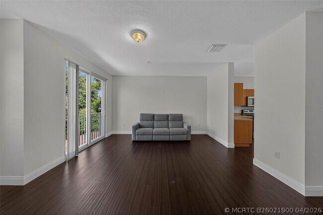 Building Photo - 2725 NE 8th Ave