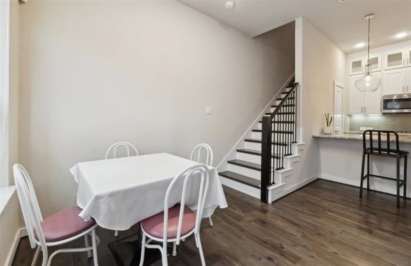 dining area - 3839 Harry Wurzbach Rd