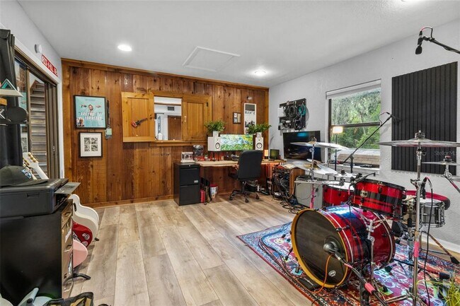 Building Photo - 4925 Hamilton Rd