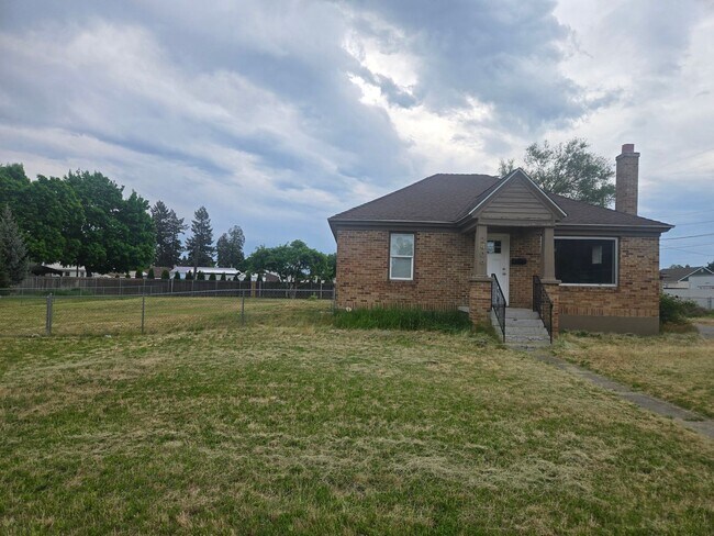 Building Photo - 3 Bedroom - 2 Bath Home in Spokane Valley