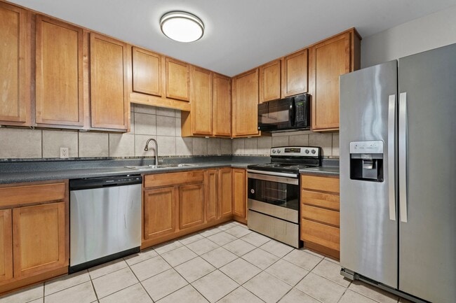 Building Photo - 3 Bedroom Ranch near Duke Raleigh Hospital...