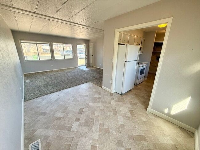 Building Photo - Large 3 Bedroom, 1 Bath Ranch Style Home in South Loveland, CO