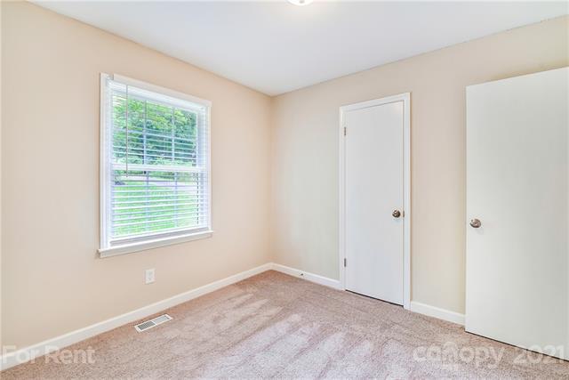 Building Photo - 3735 Somerset Dr