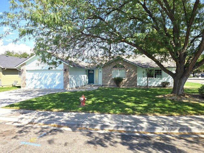 Building Photo - 1858 N Carissa Ave