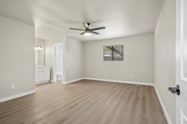 Building Photo - 502 Pin Tail Ln