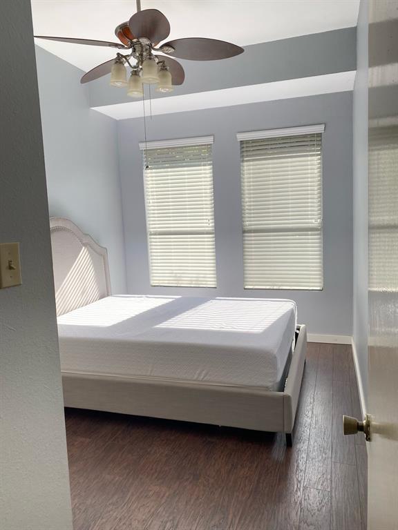 Building Photo - 9309 Roxanna Dr