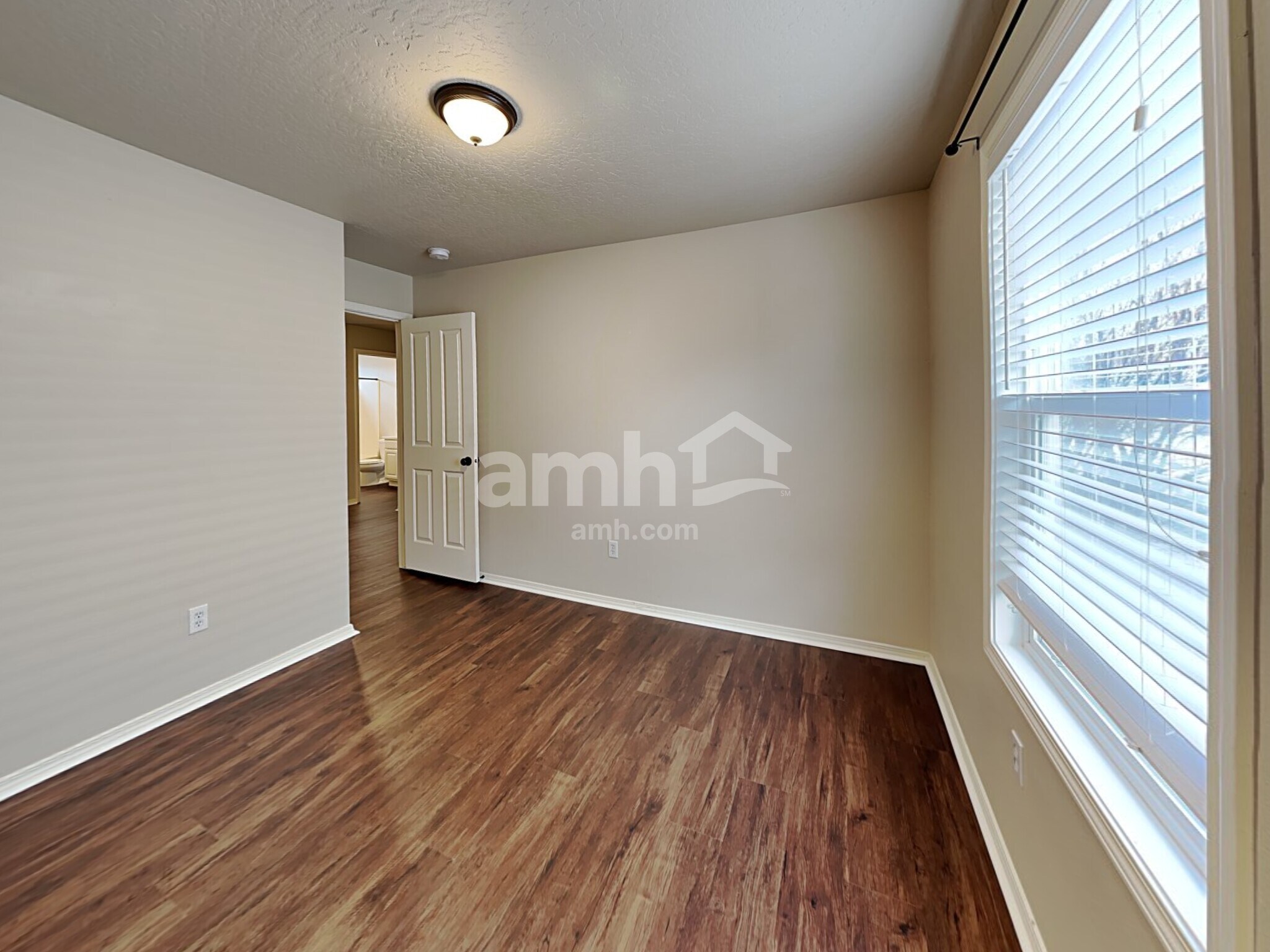 Building Photo - 6384 S White Cliff Ave