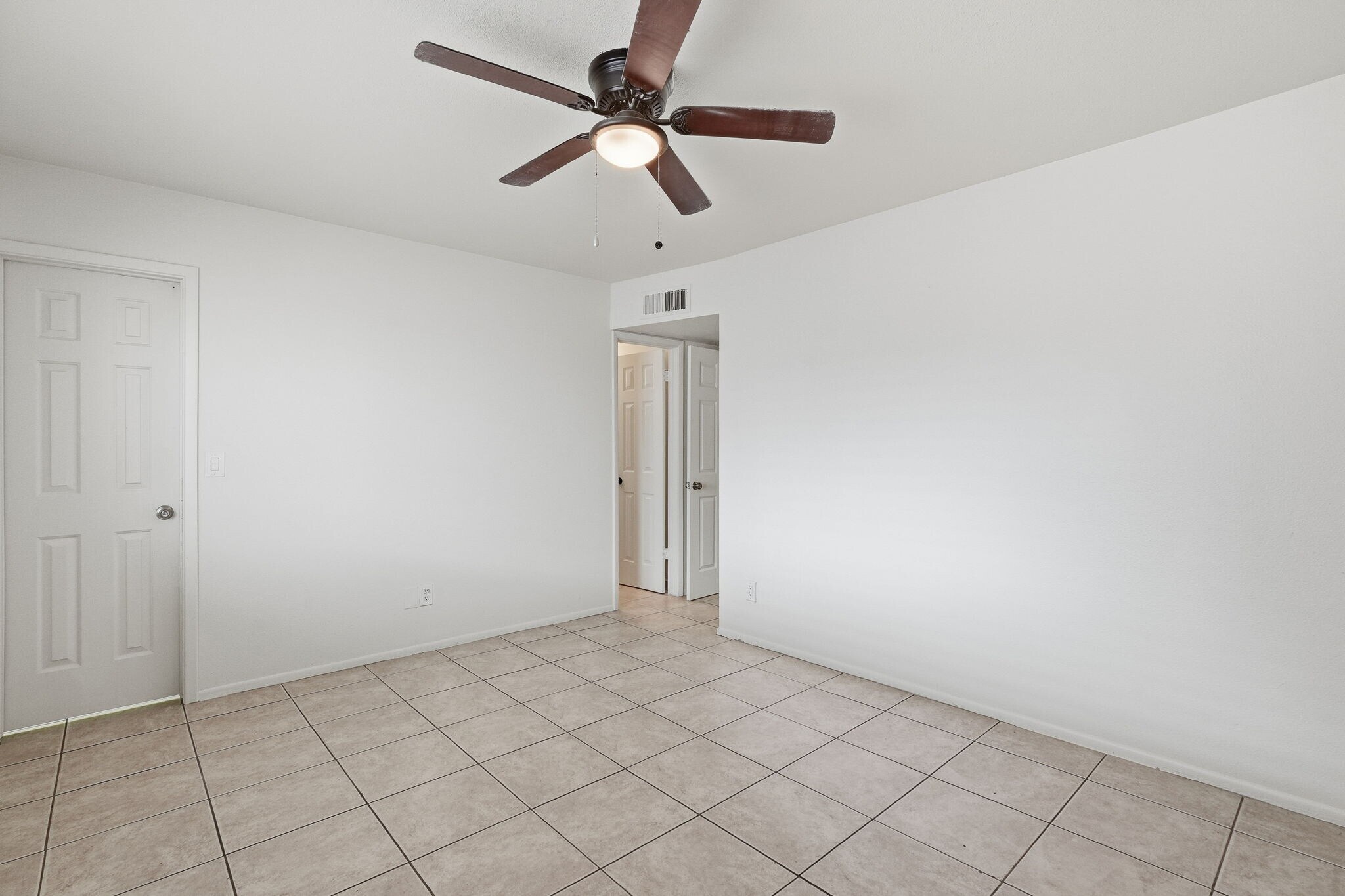 Building Photo - 4731 W Paradise Ln
