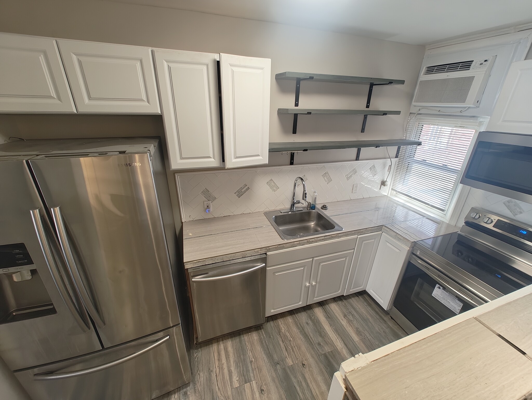 Kitchen - 1624 E Mayland St