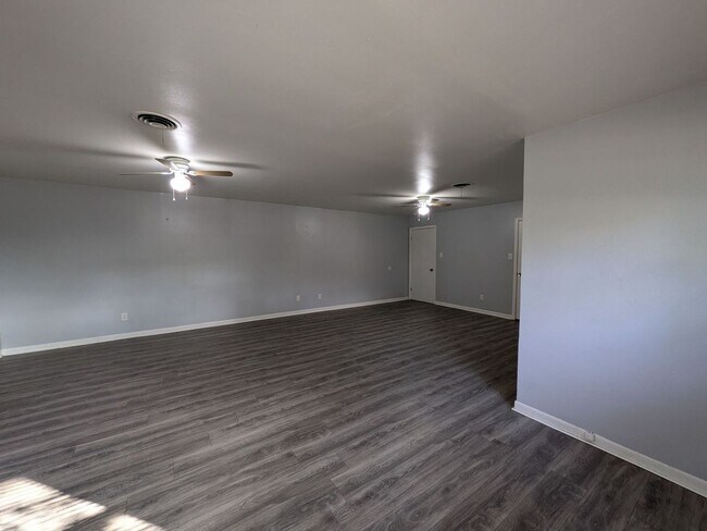 Building Photo - 6350 Arrowhead Dr