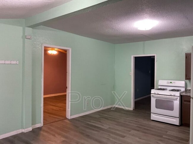 Building Photo - 1207 N Smelter St