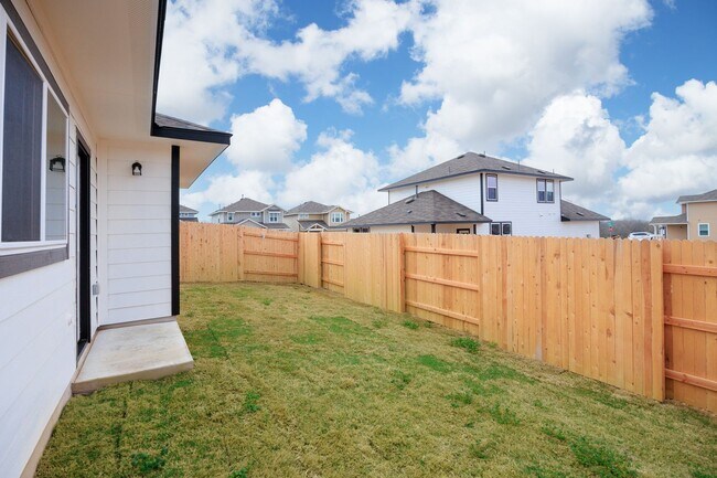 Building Photo - Charming 3-Bedroom Home Near Kyle & San Ma...