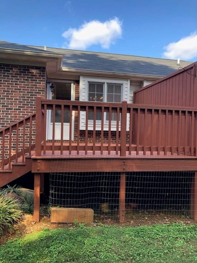 Building Photo - ****** $200 OFF FIRST FULL MONTH OF RENT!! ******