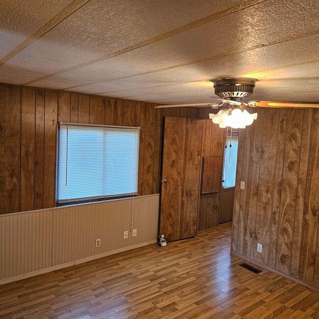 Building Photo - 2 Bedroom/2 Bath Green Valley Subdivision