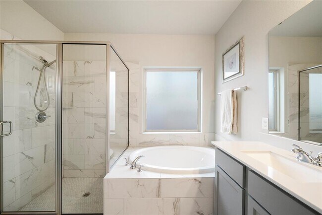 Building Photo - 14947 Scarlet Branch Dr
